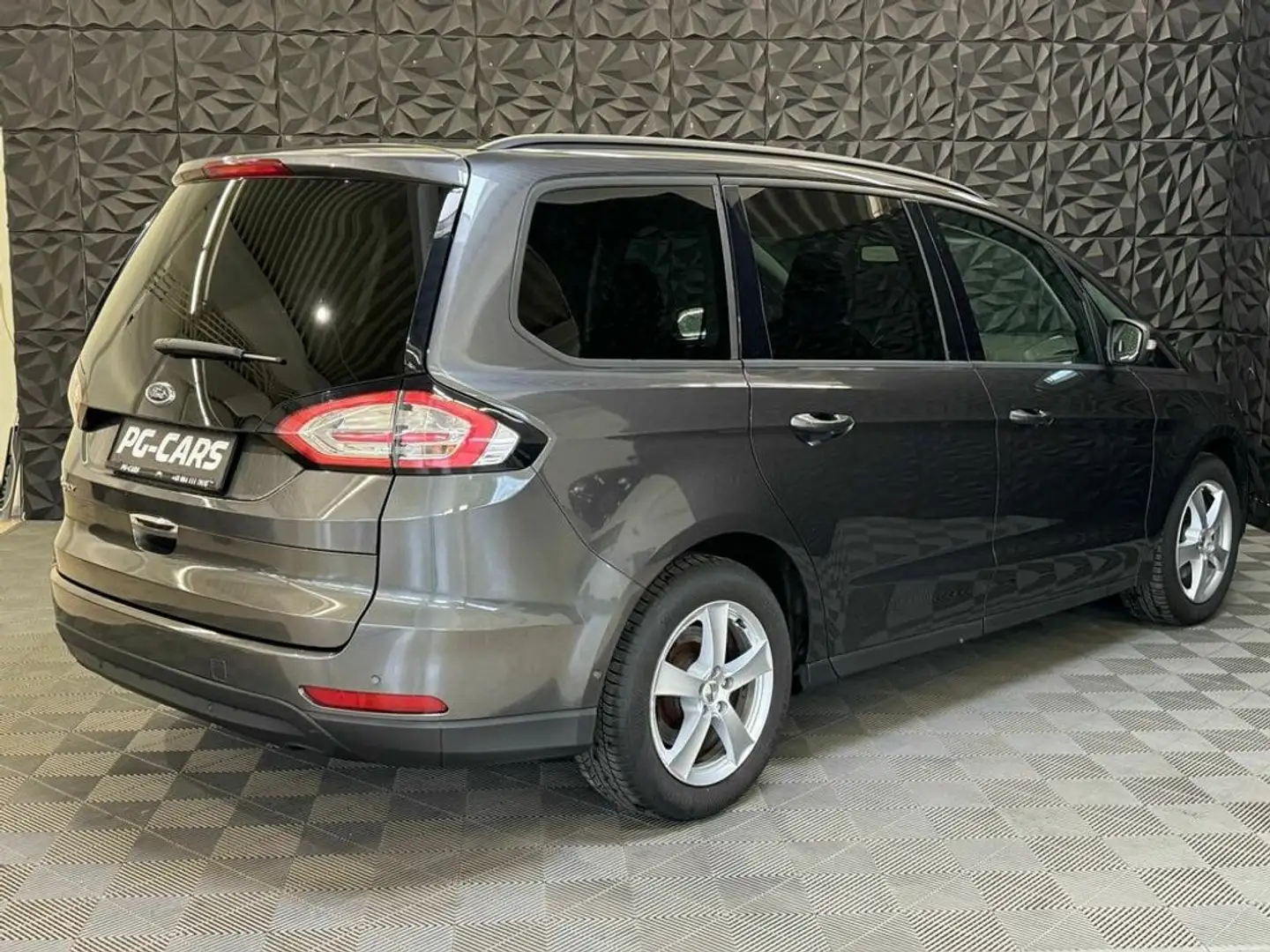 Vehicle image, number 10