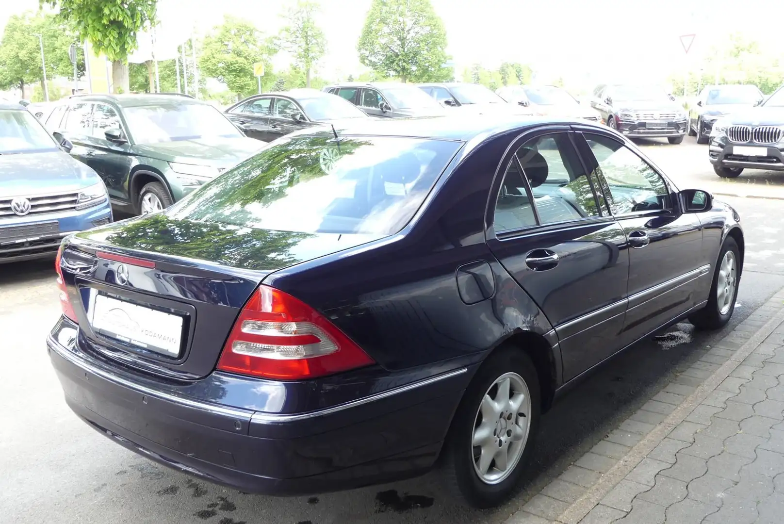 Vehicle image, number 11