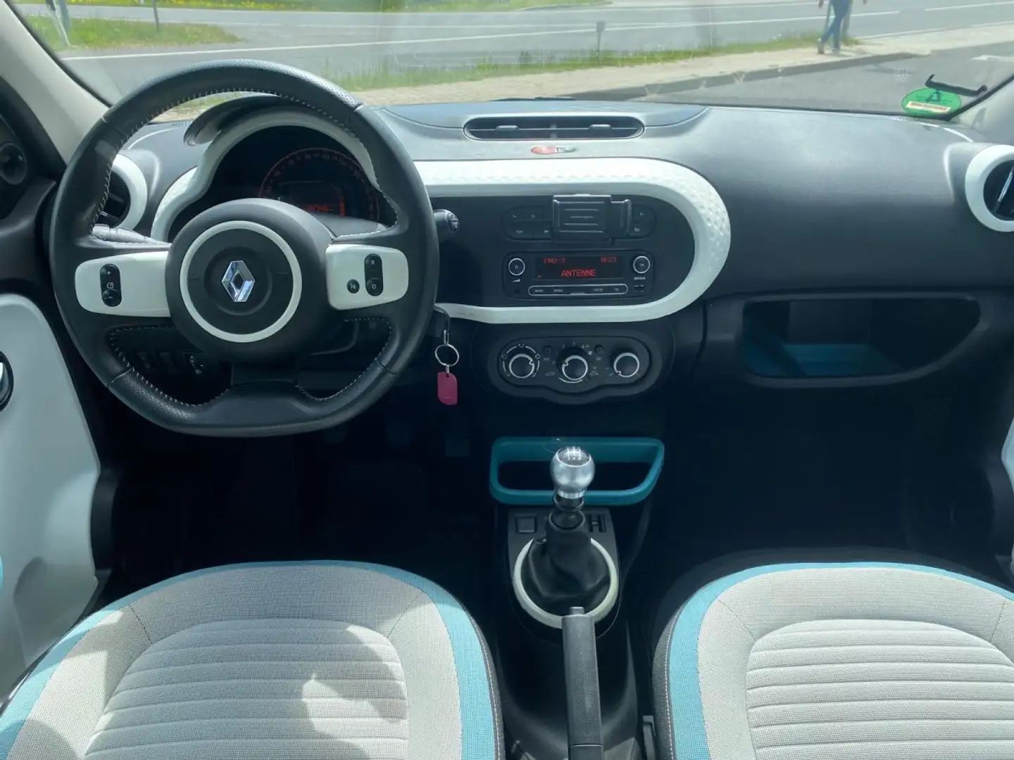Vehicle image, number 12