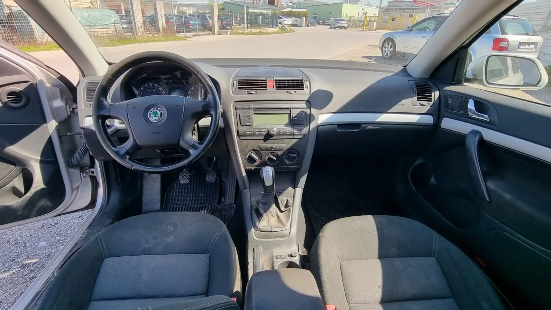 Vehicle image, number 8