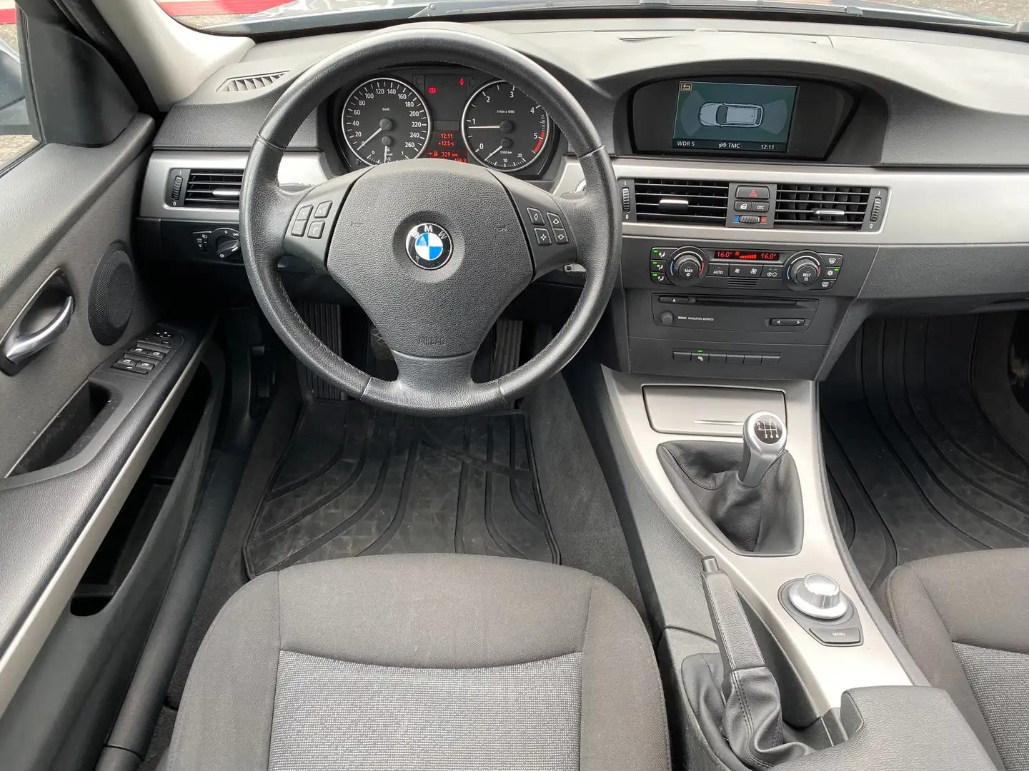 Vehicle image, number 12