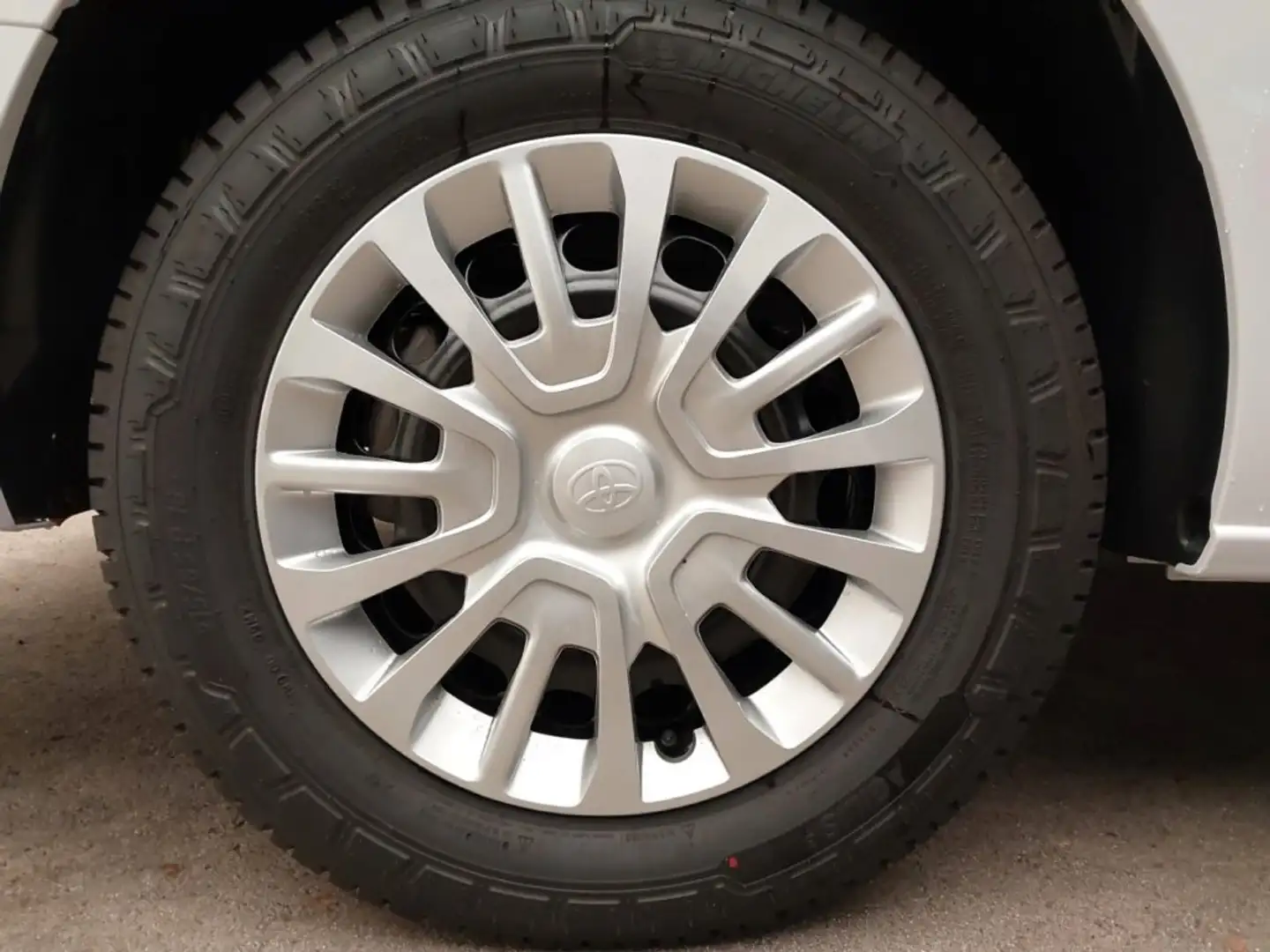 Vehicle image, number 6