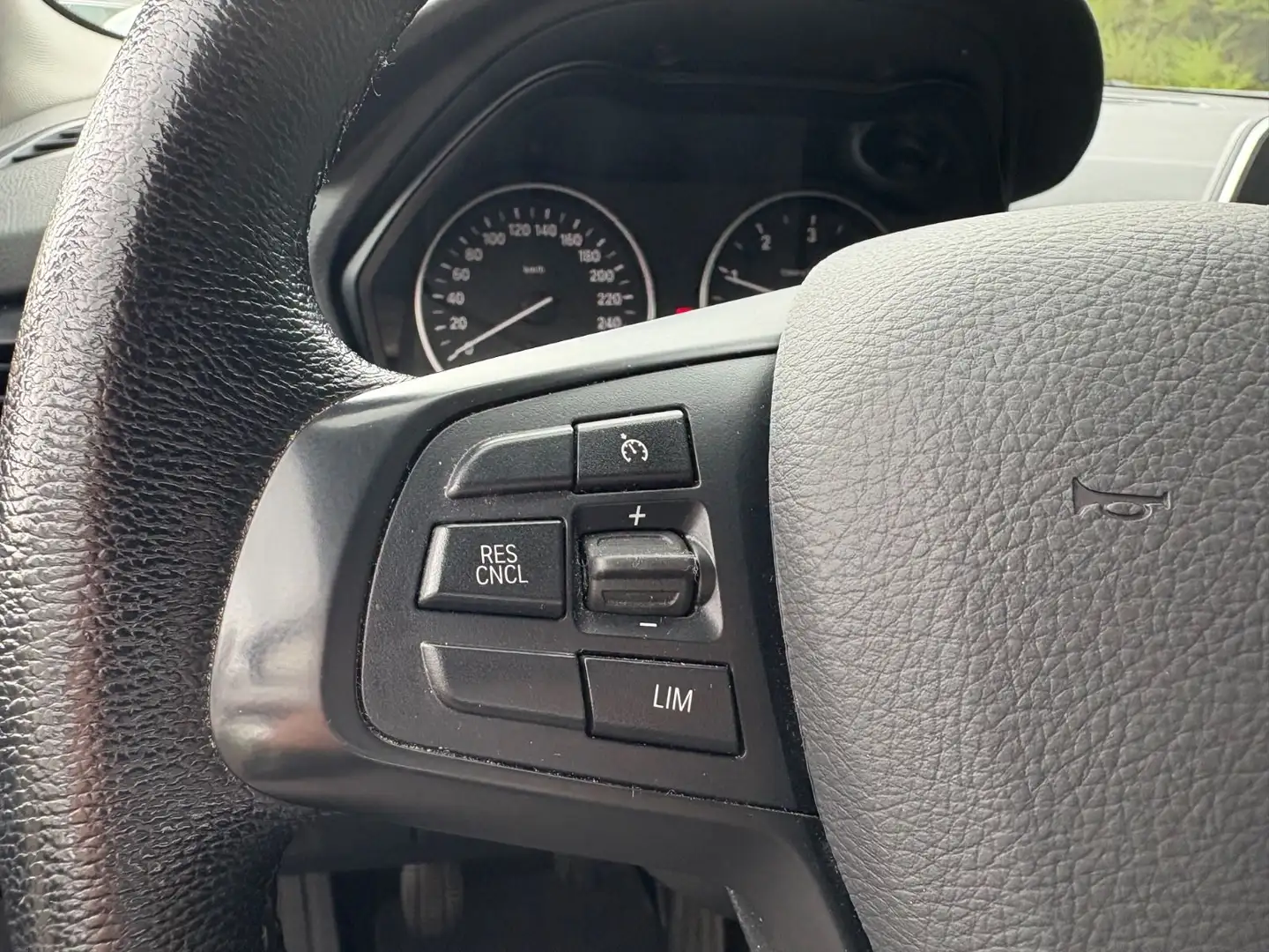 Vehicle image, number 12