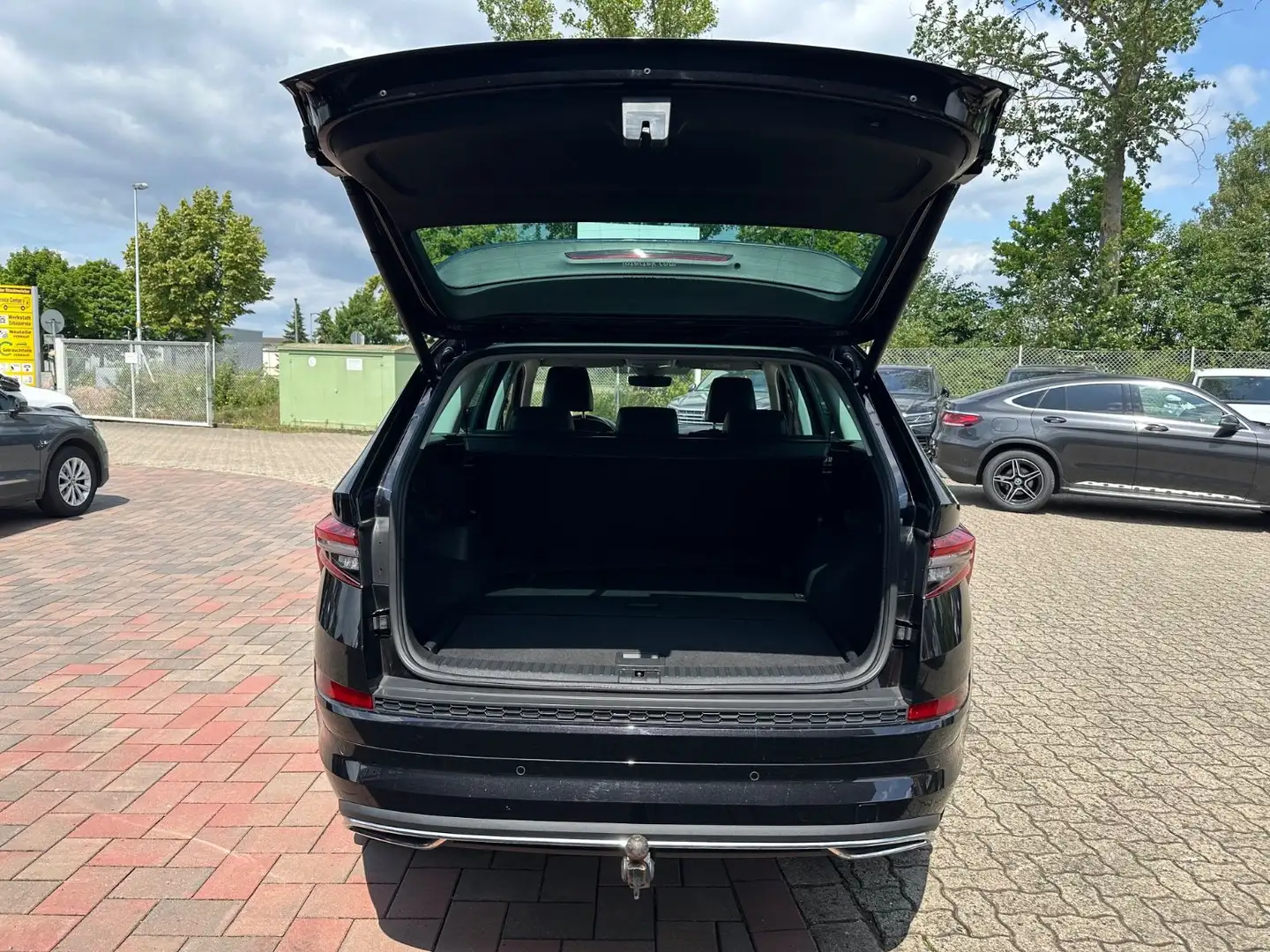 Vehicle image, number 10