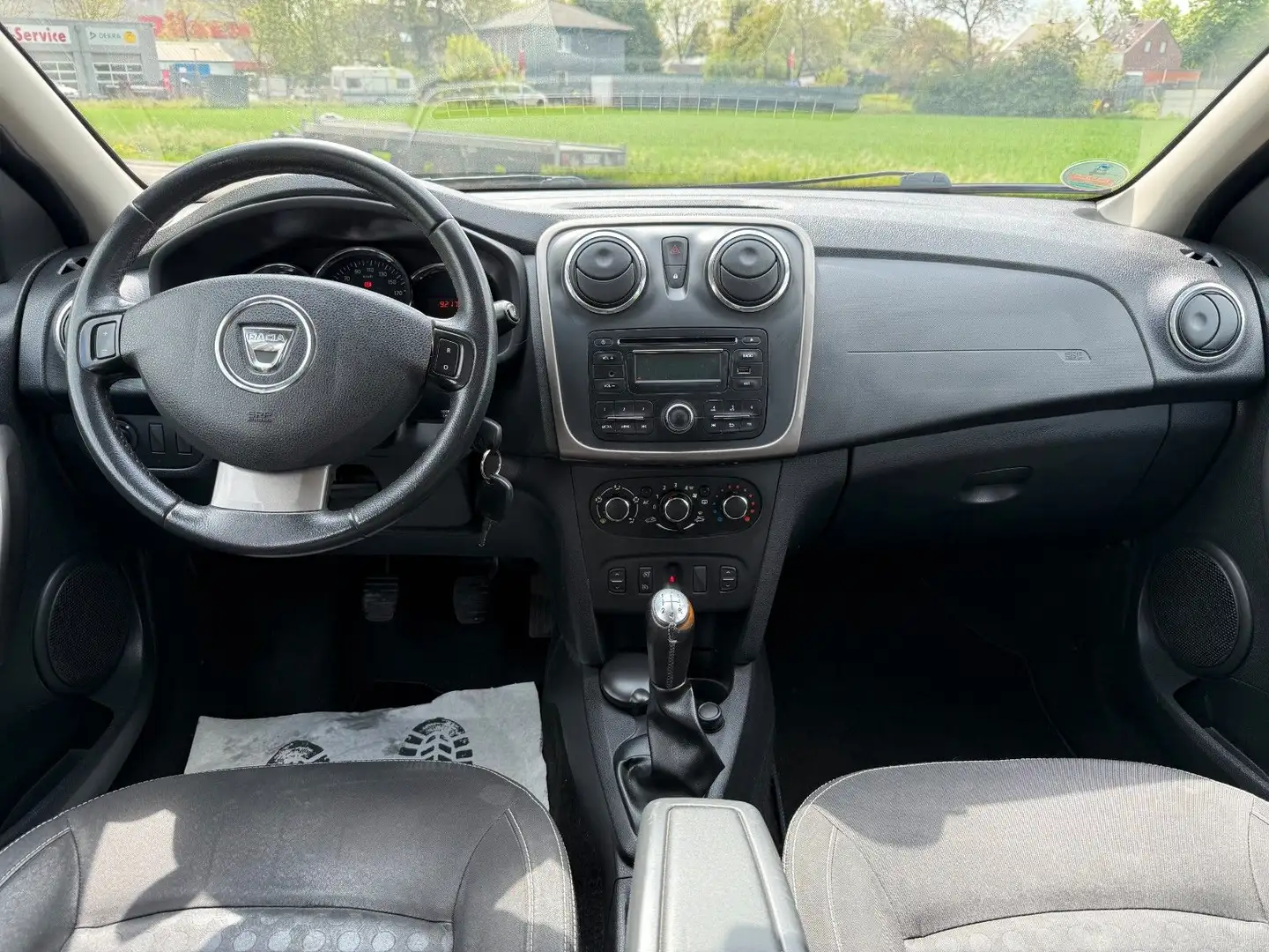 Vehicle image, number 12