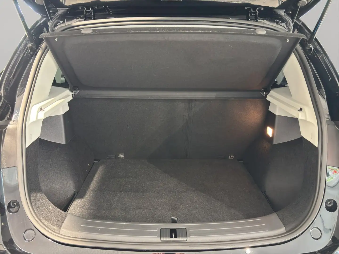 Vehicle image, number 9