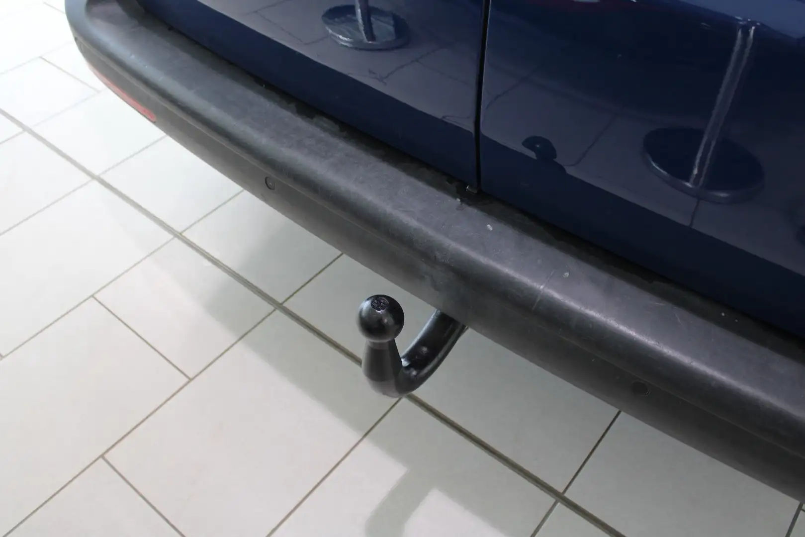 Vehicle image, number 3