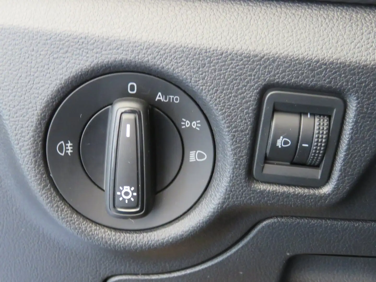 Vehicle image, number 8