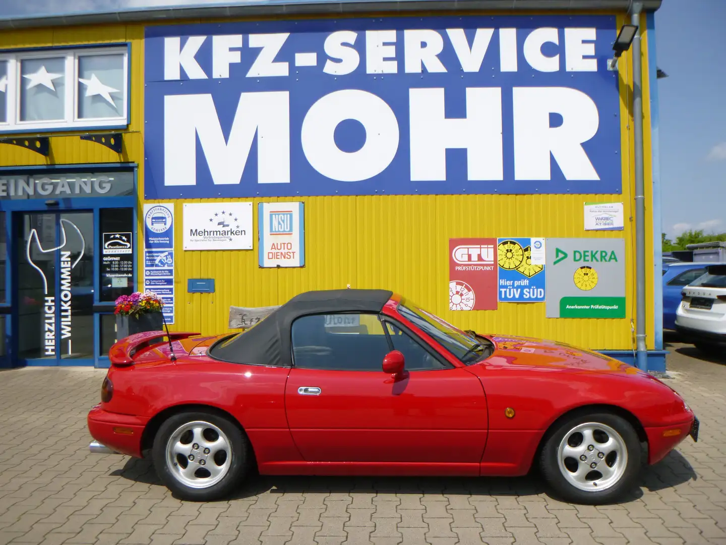 Vehicle image, number 12