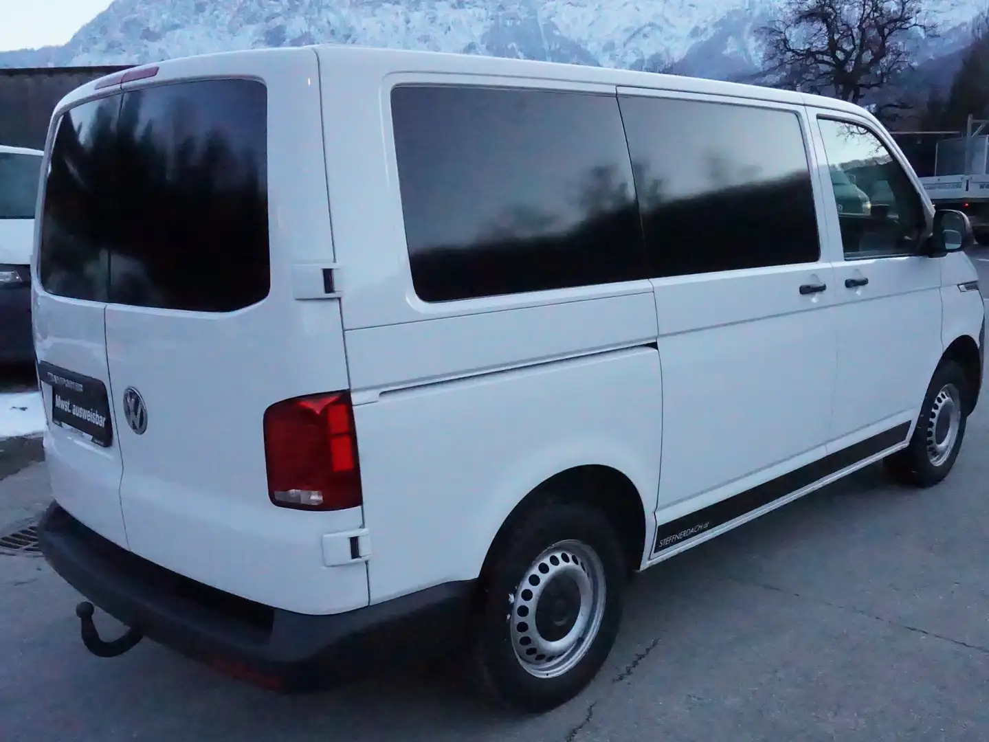 Vehicle image, number 9
