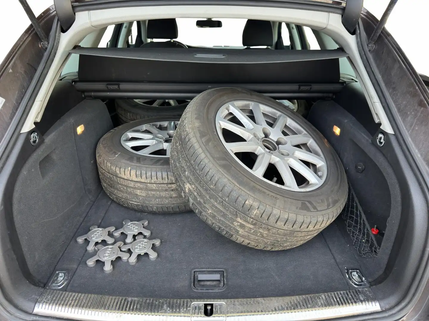 Vehicle image, number 19