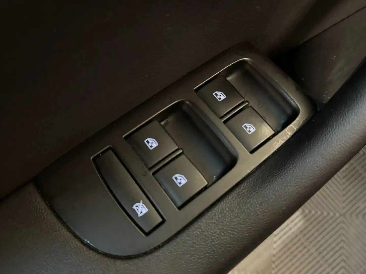 Vehicle image, number 8