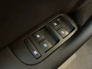 Vehicle image thumbnail, number 8