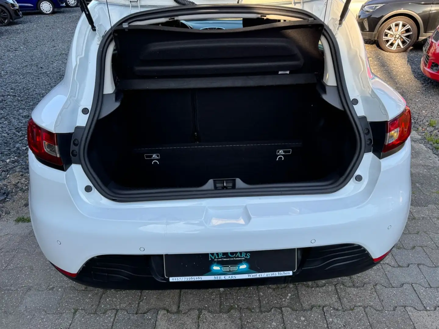 Vehicle image, number 16