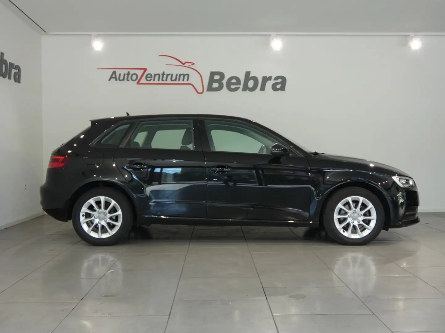 Vehicle image, number 4
