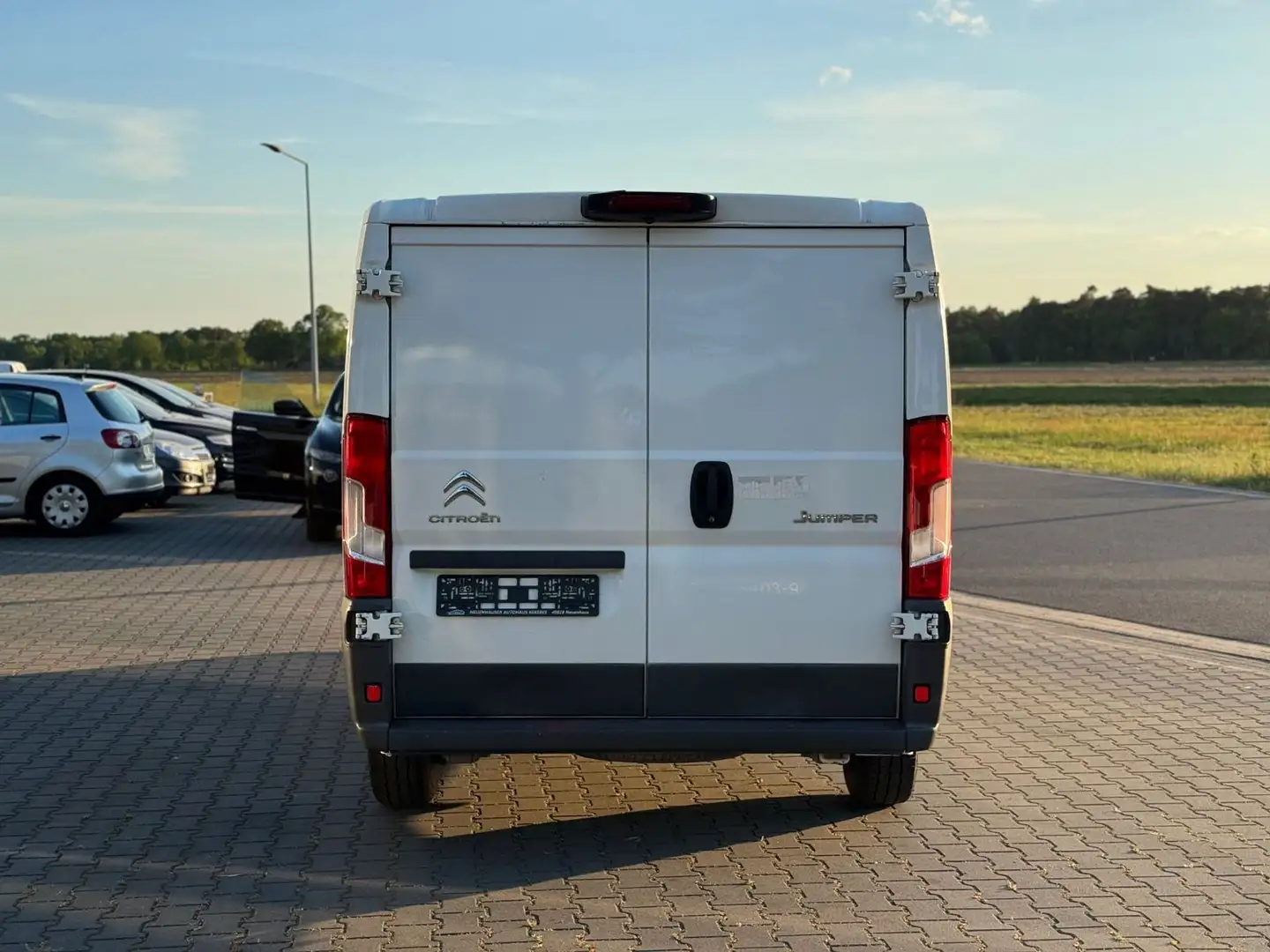 Vehicle image, number 6