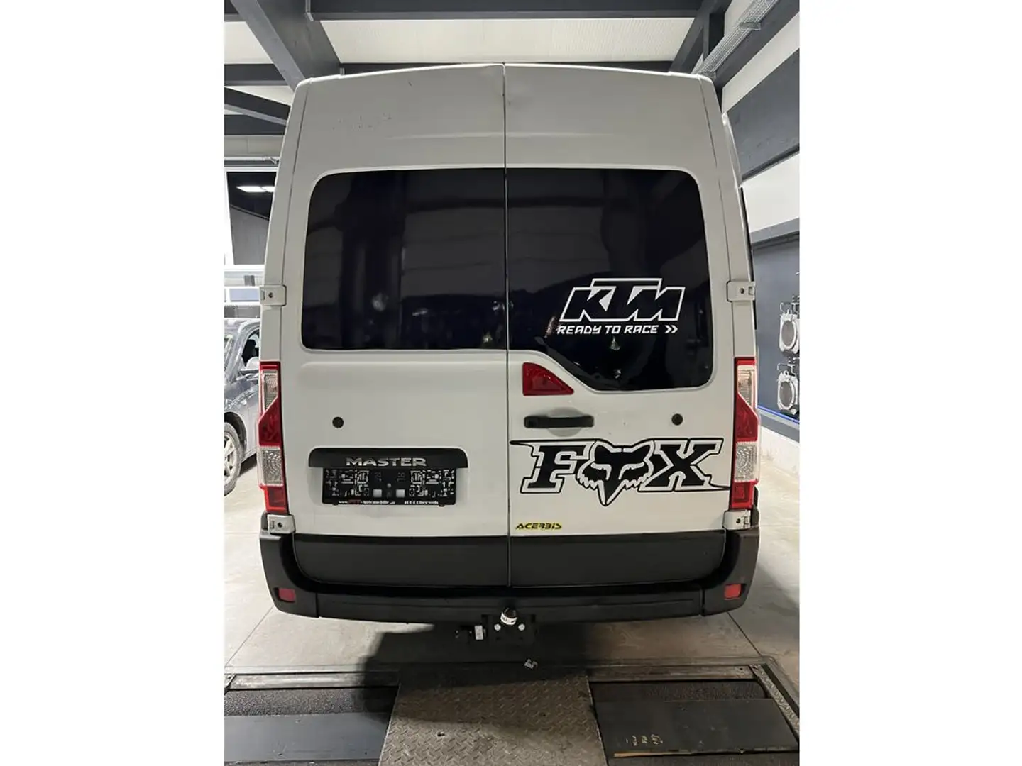 Vehicle image, number 4