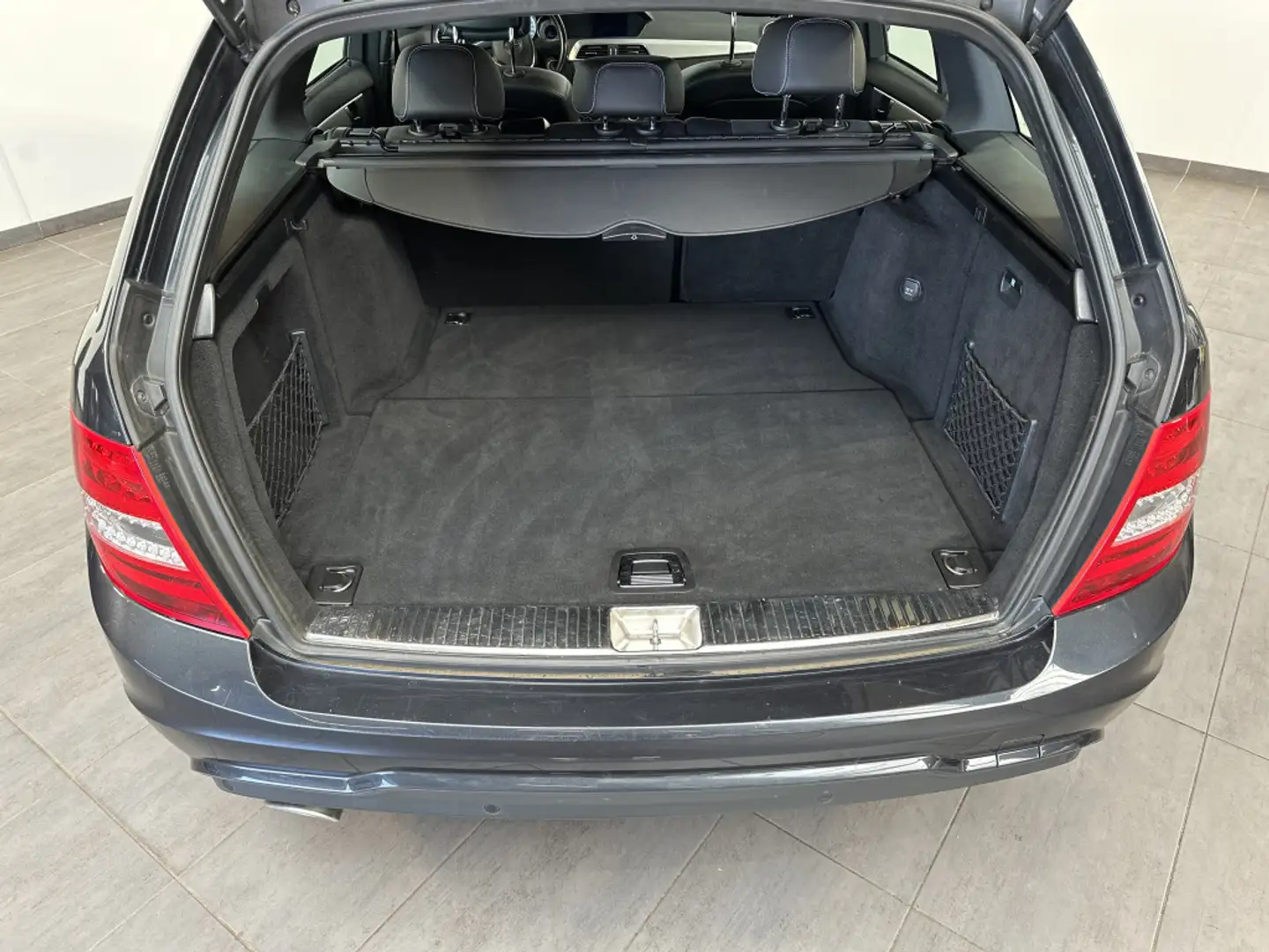 Vehicle image, number 6