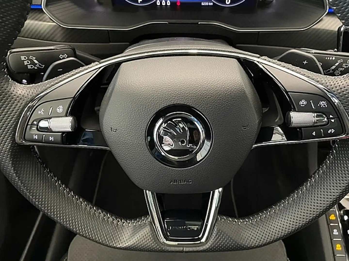 Vehicle image, number 6