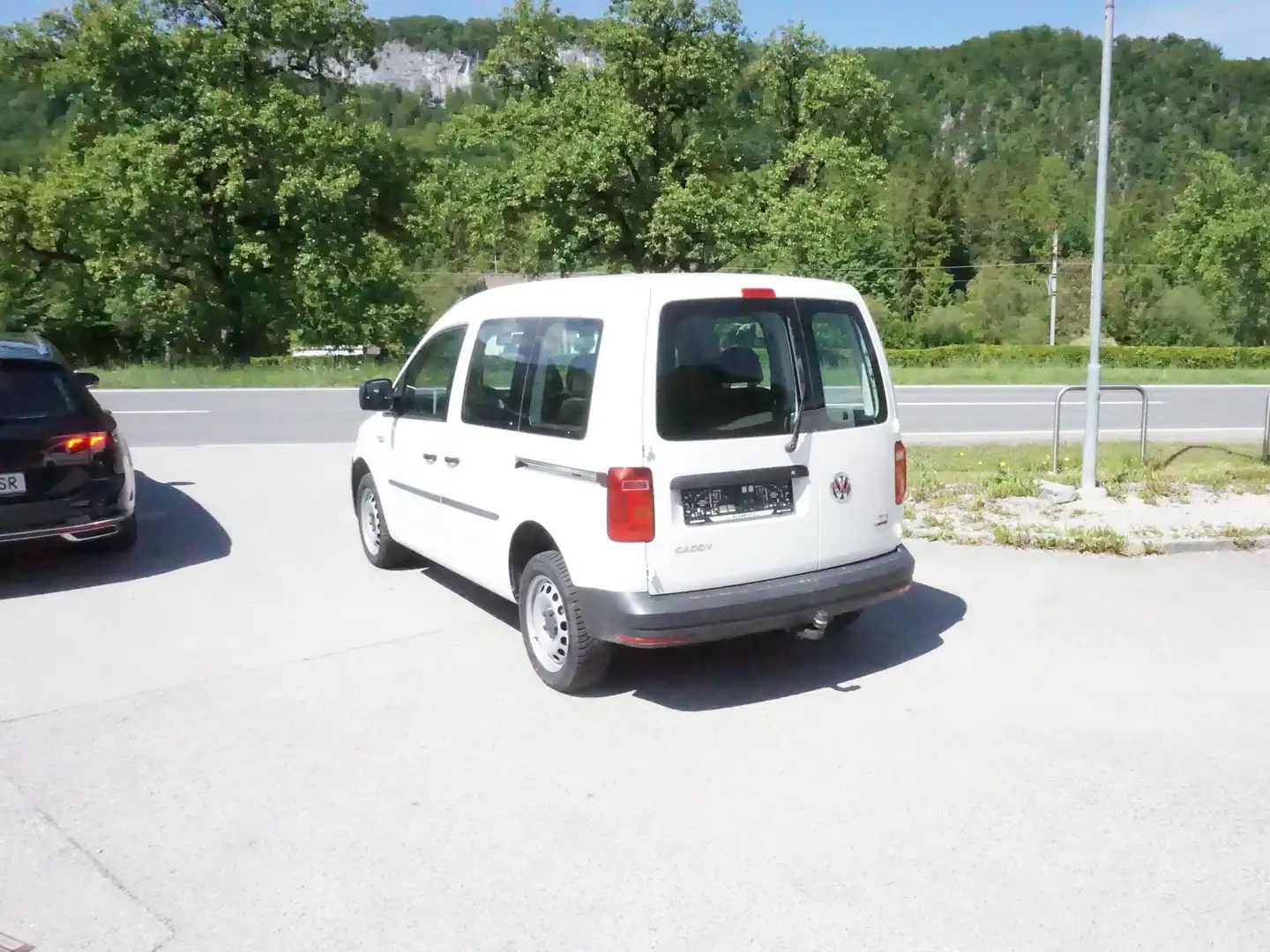 Vehicle image, number 6