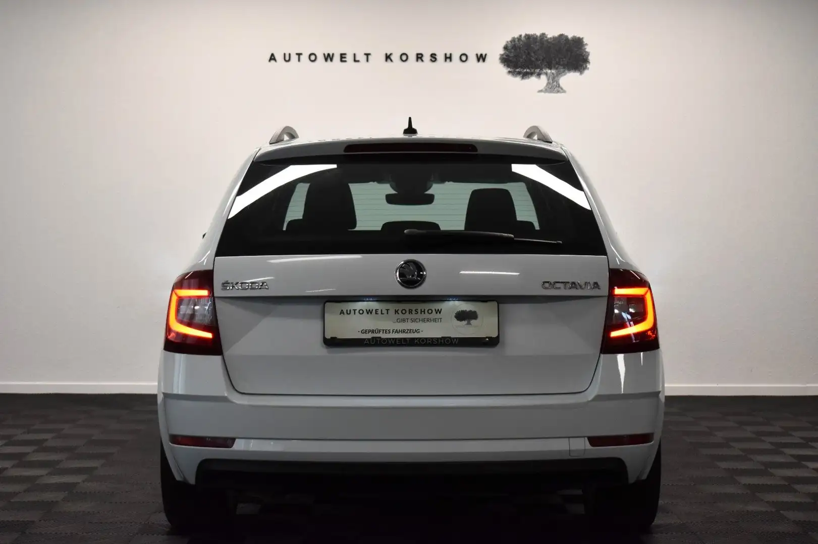 Vehicle image, number 6