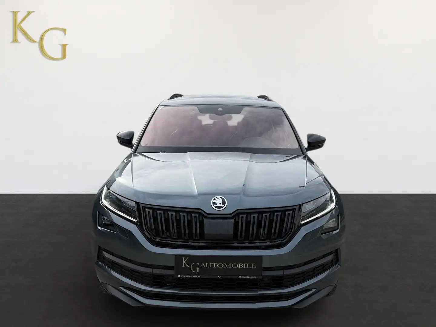 Vehicle image, number 12