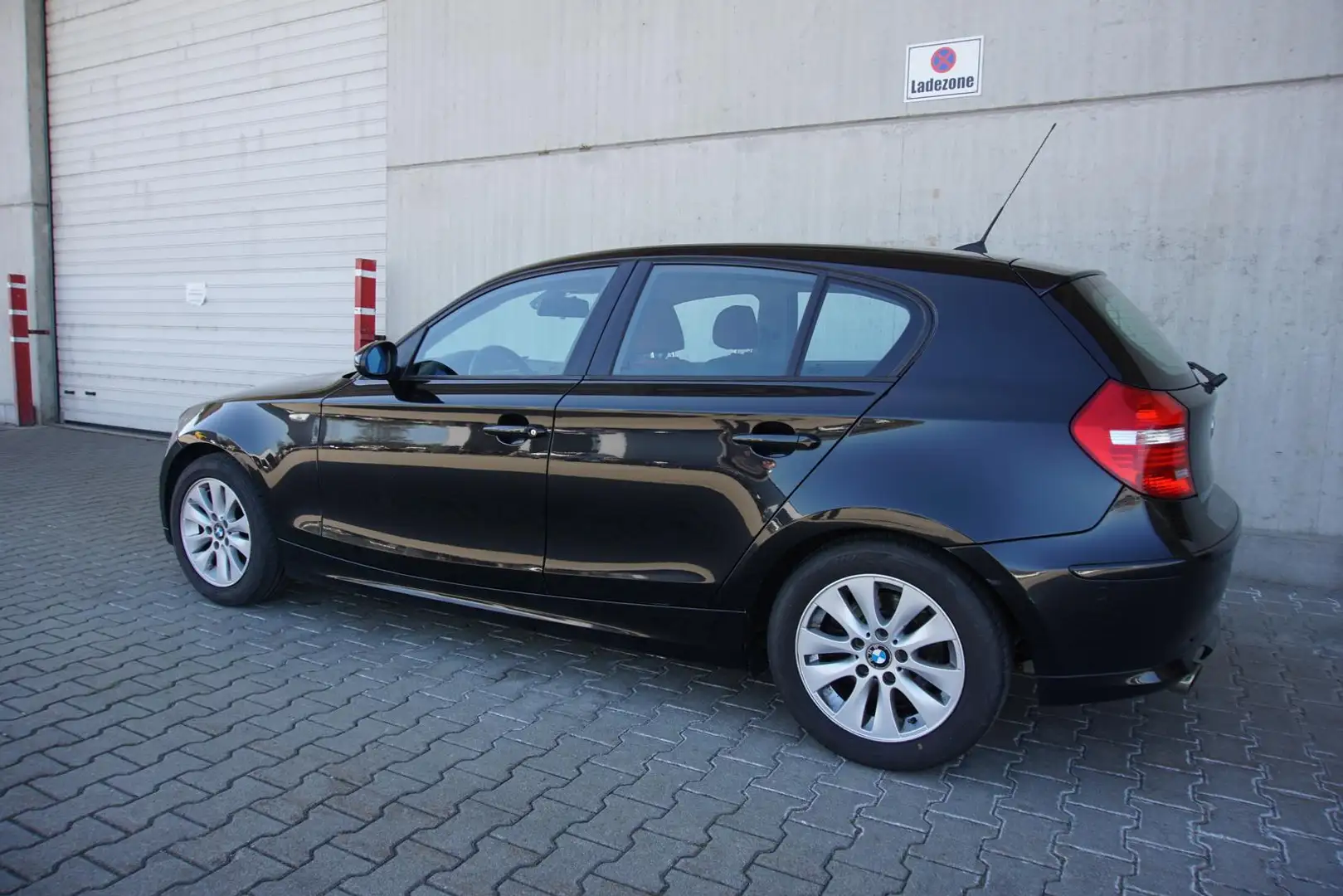 Vehicle image, number 6