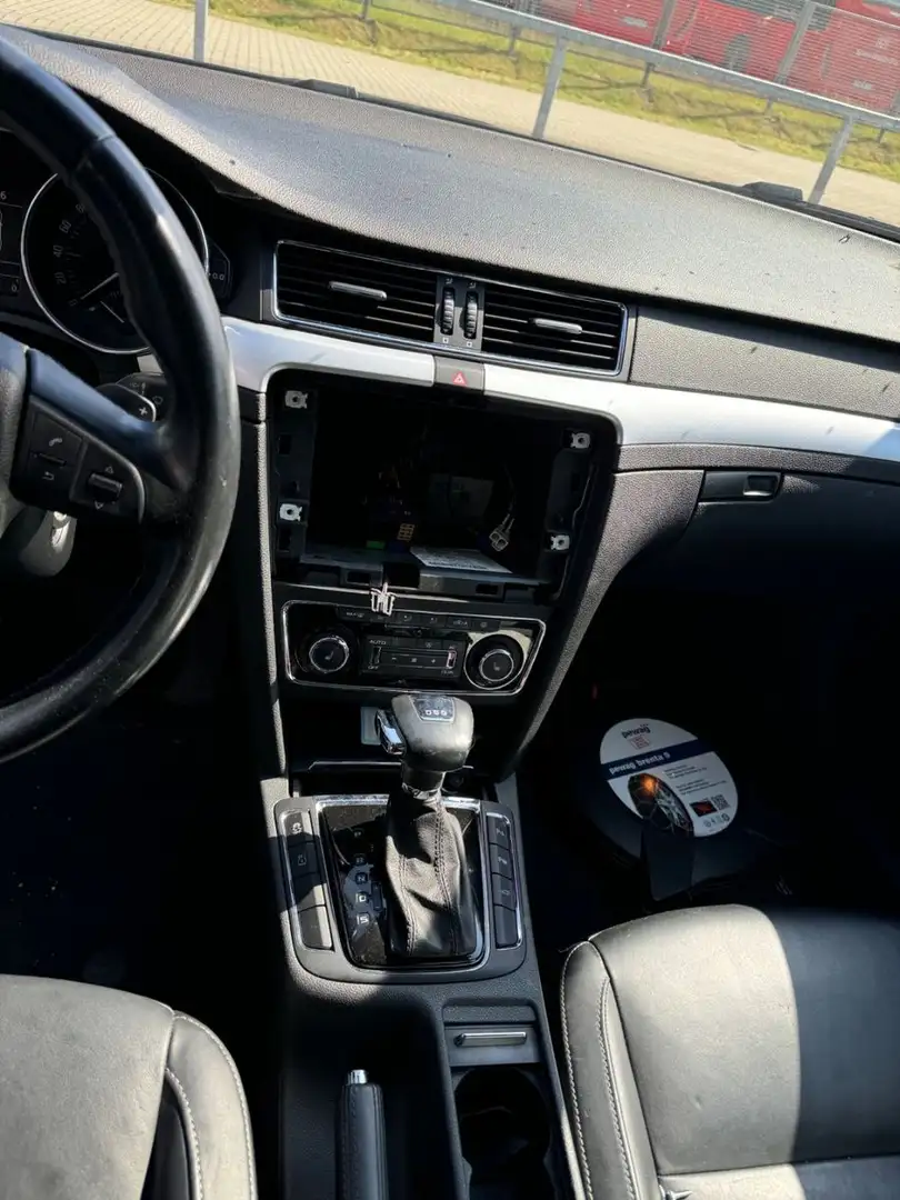 Vehicle image, number 14