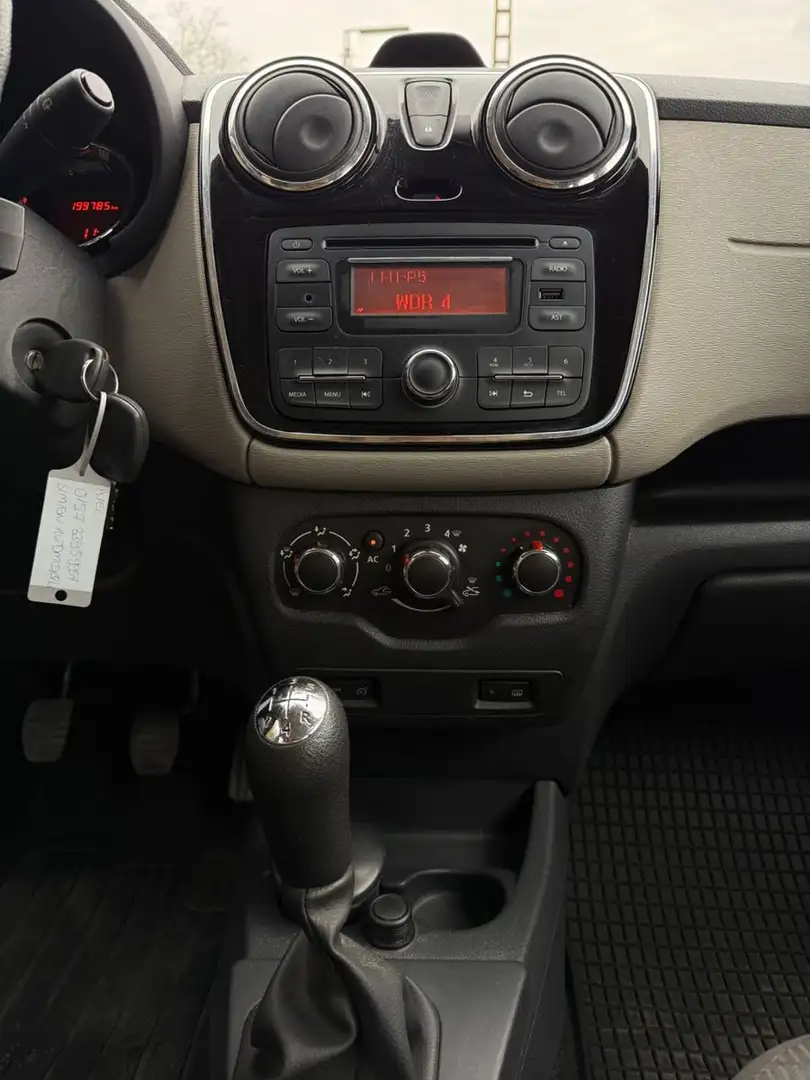 Vehicle image, number 16