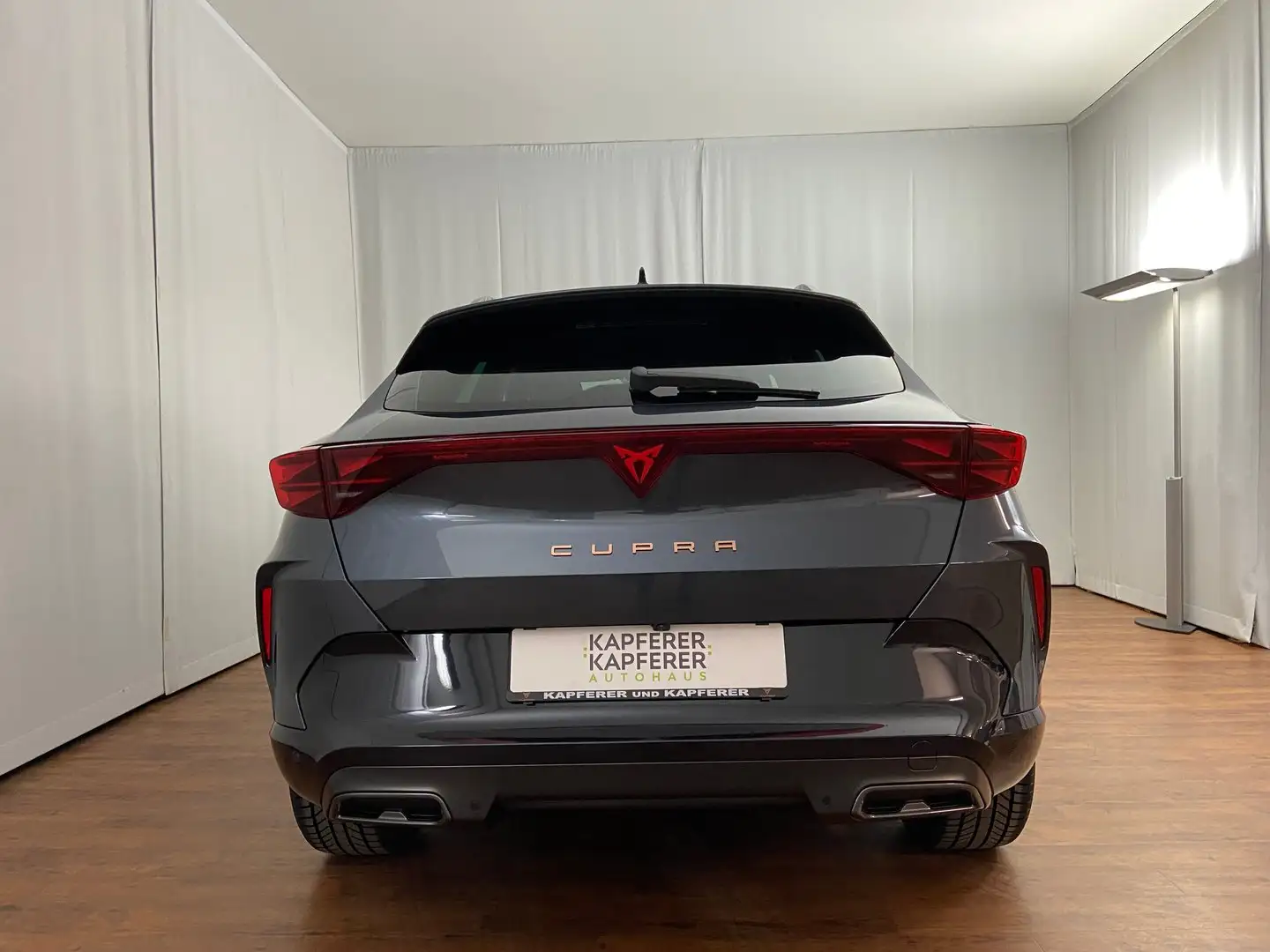 Vehicle image, number 12