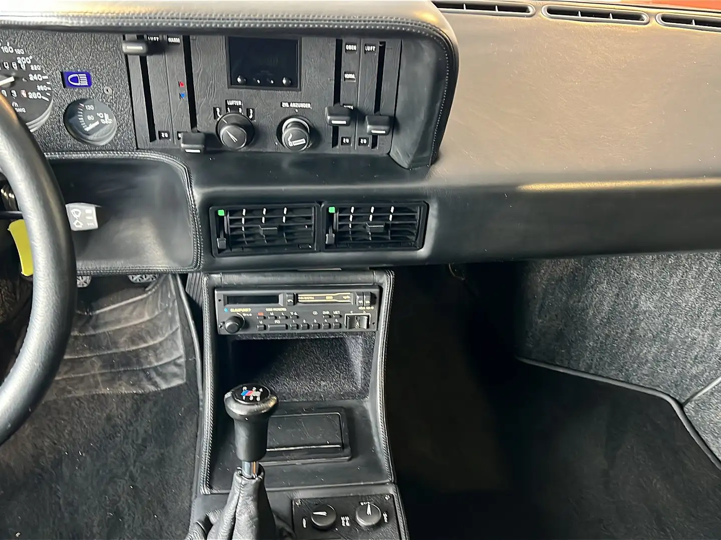 Vehicle image, number 12