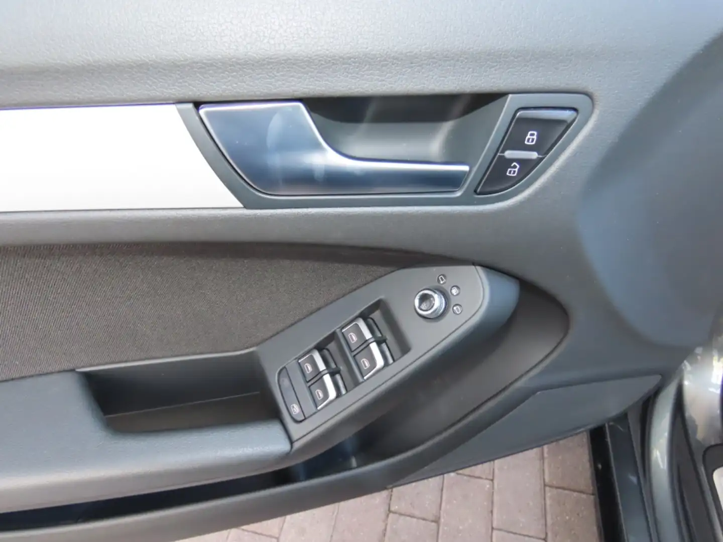 Vehicle image, number 8