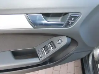 Vehicle image thumbnail, number 8