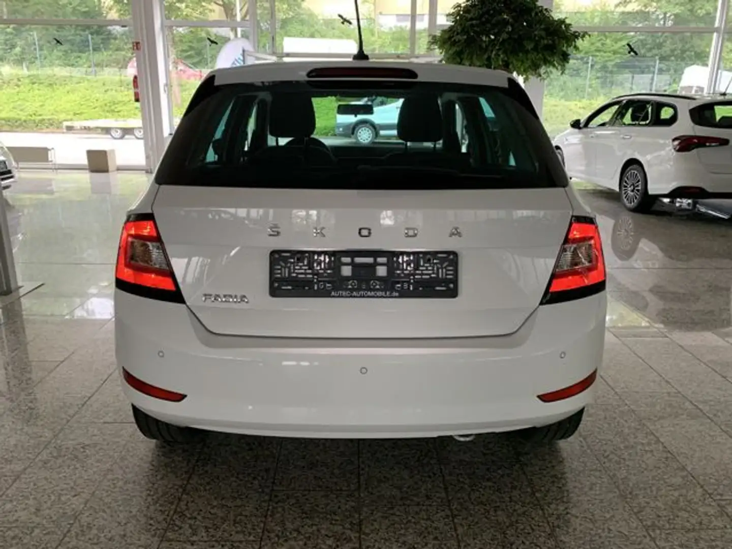Vehicle image, number 5