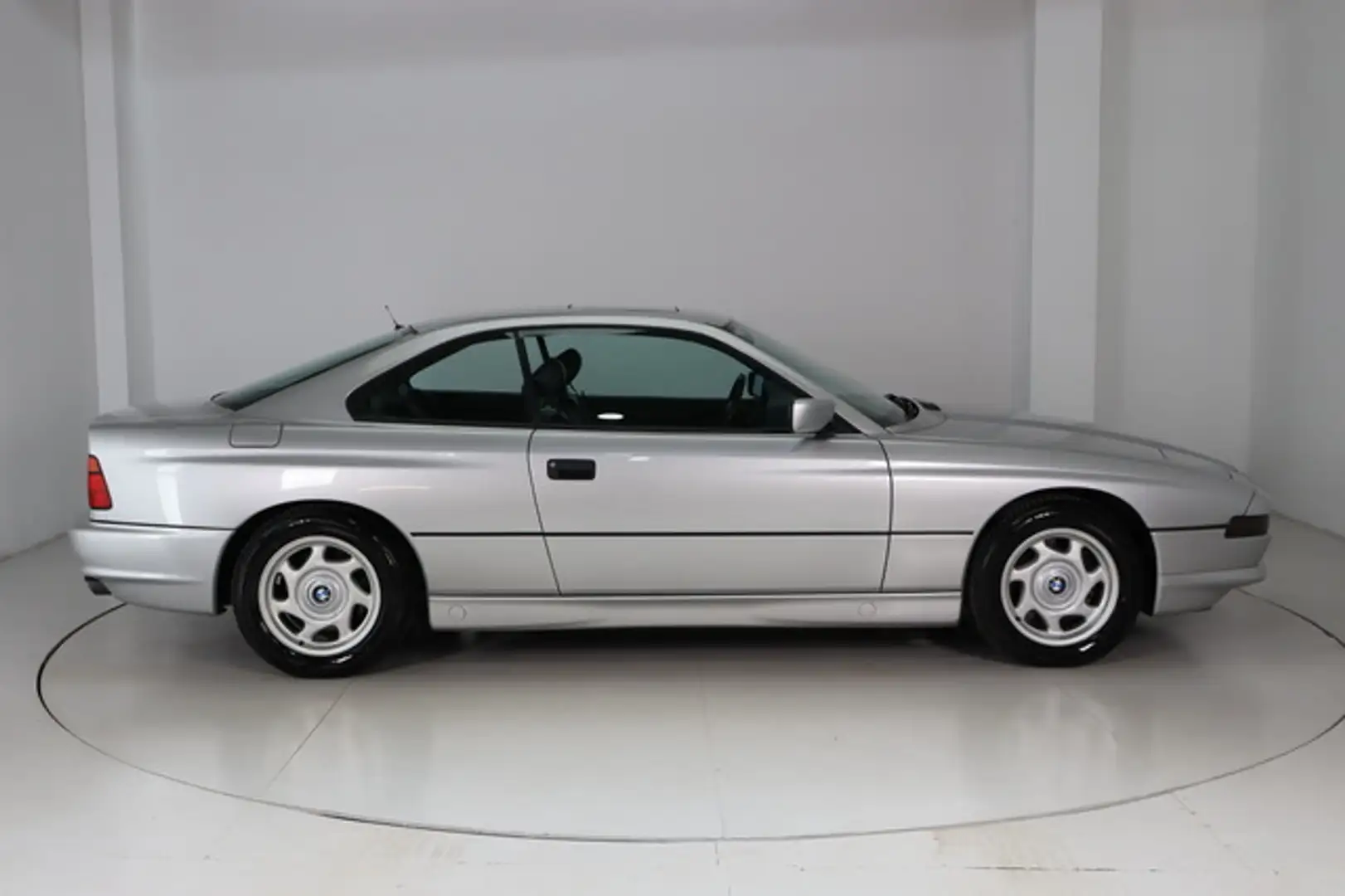 Vehicle image, number 6