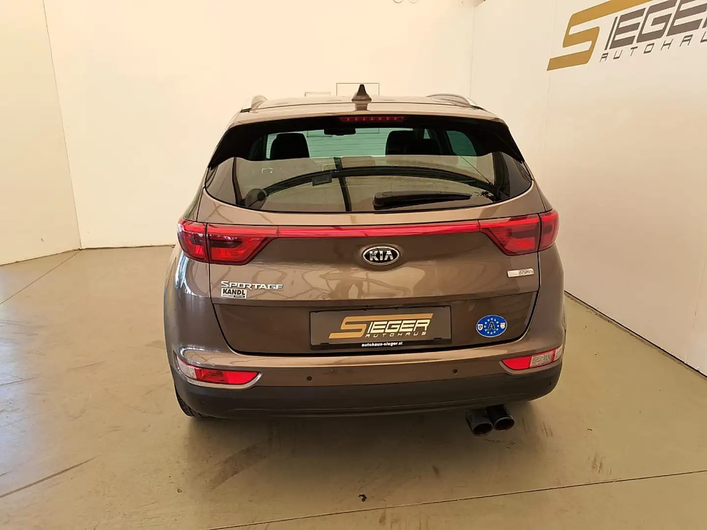 Vehicle image, number 6