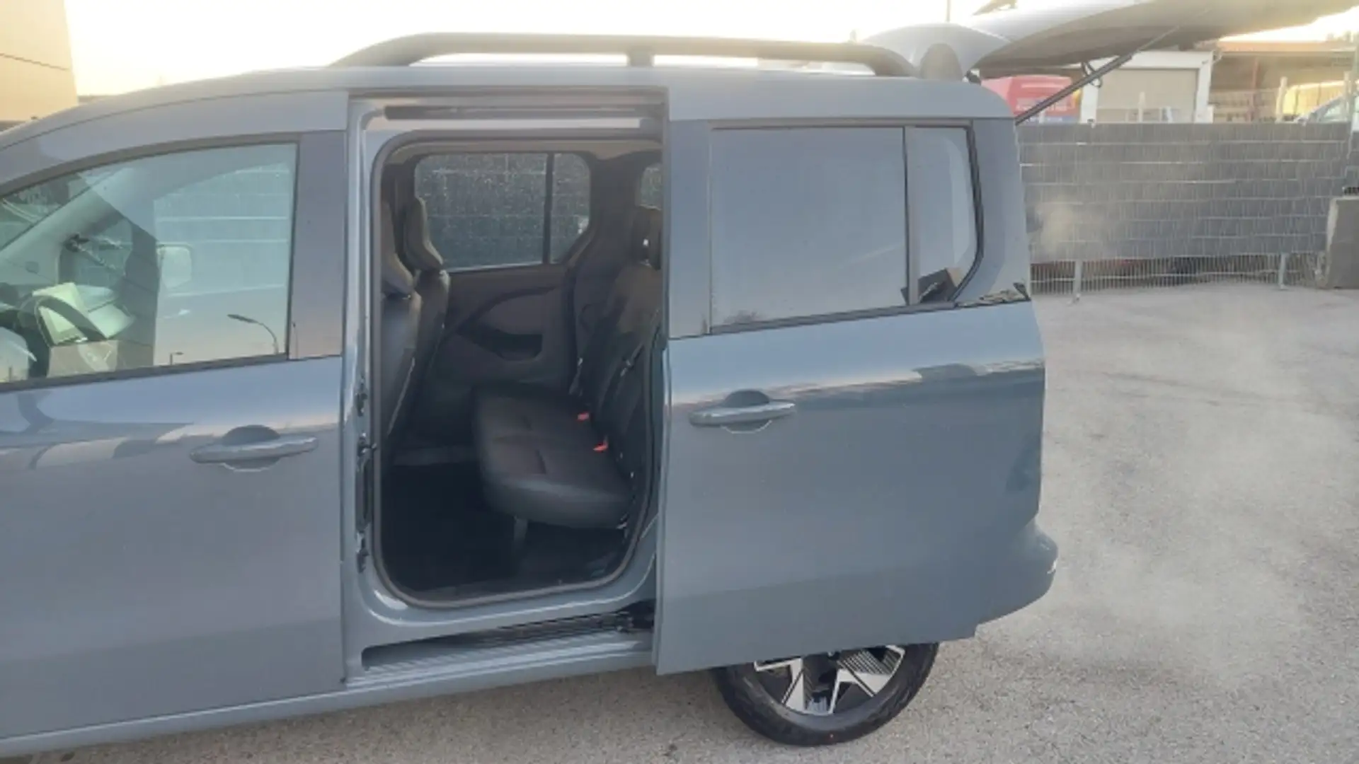 Vehicle image, number 11