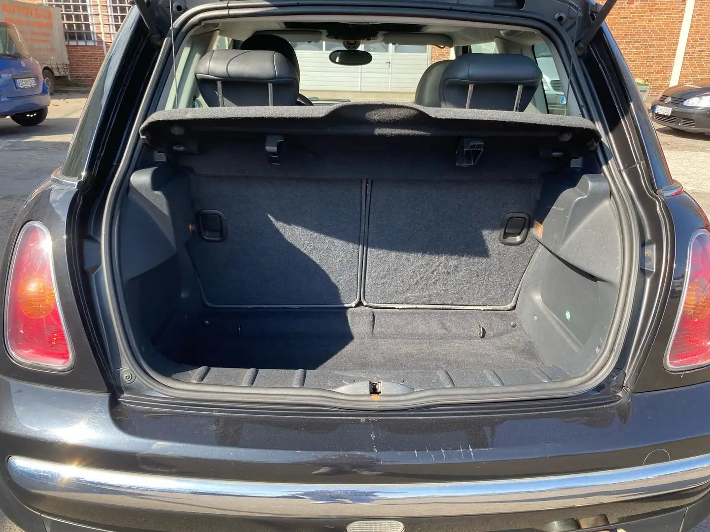 Vehicle image, number 4