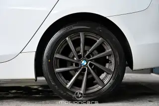 Vehicle image thumbnail, number 8