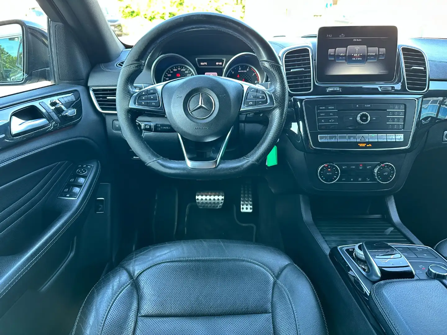 Vehicle image, number 12