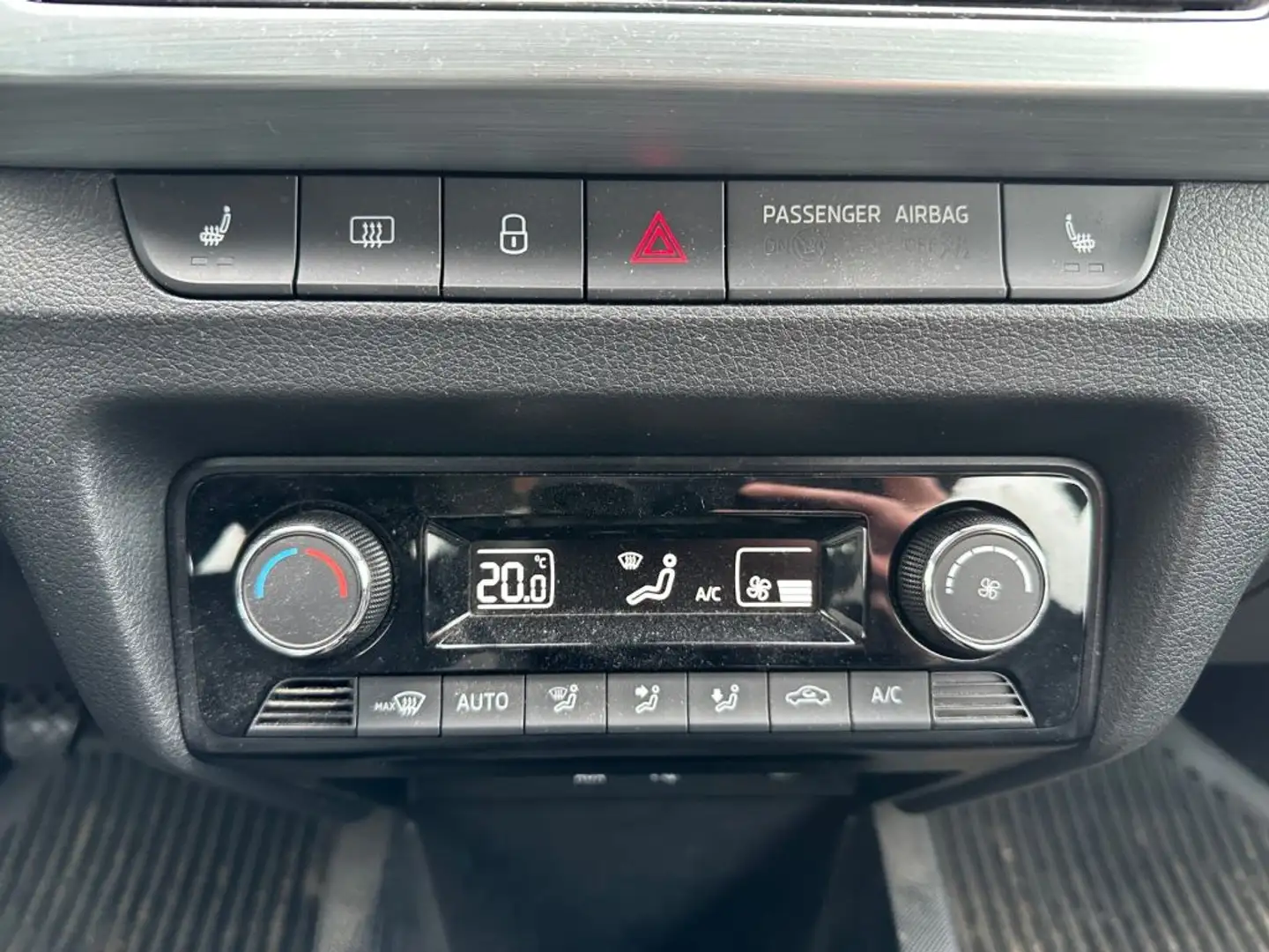 Vehicle image, number 13