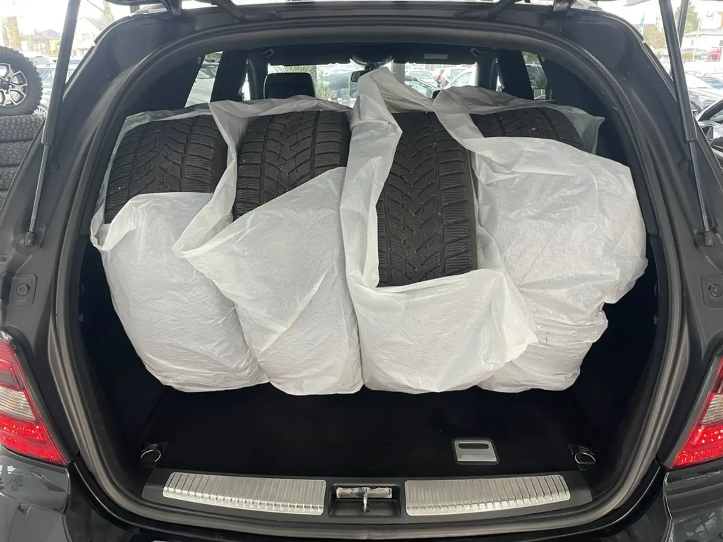 Vehicle image, number 4