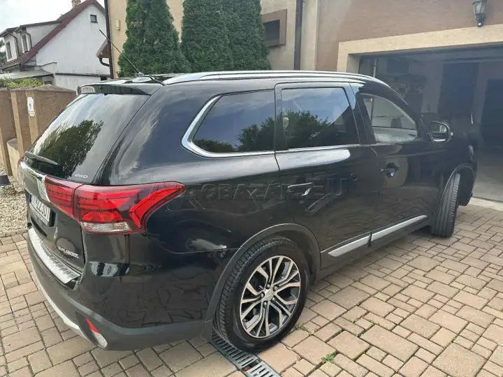 Additional image of the vehicle