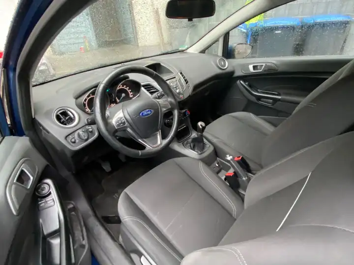 Additional image of the vehicle