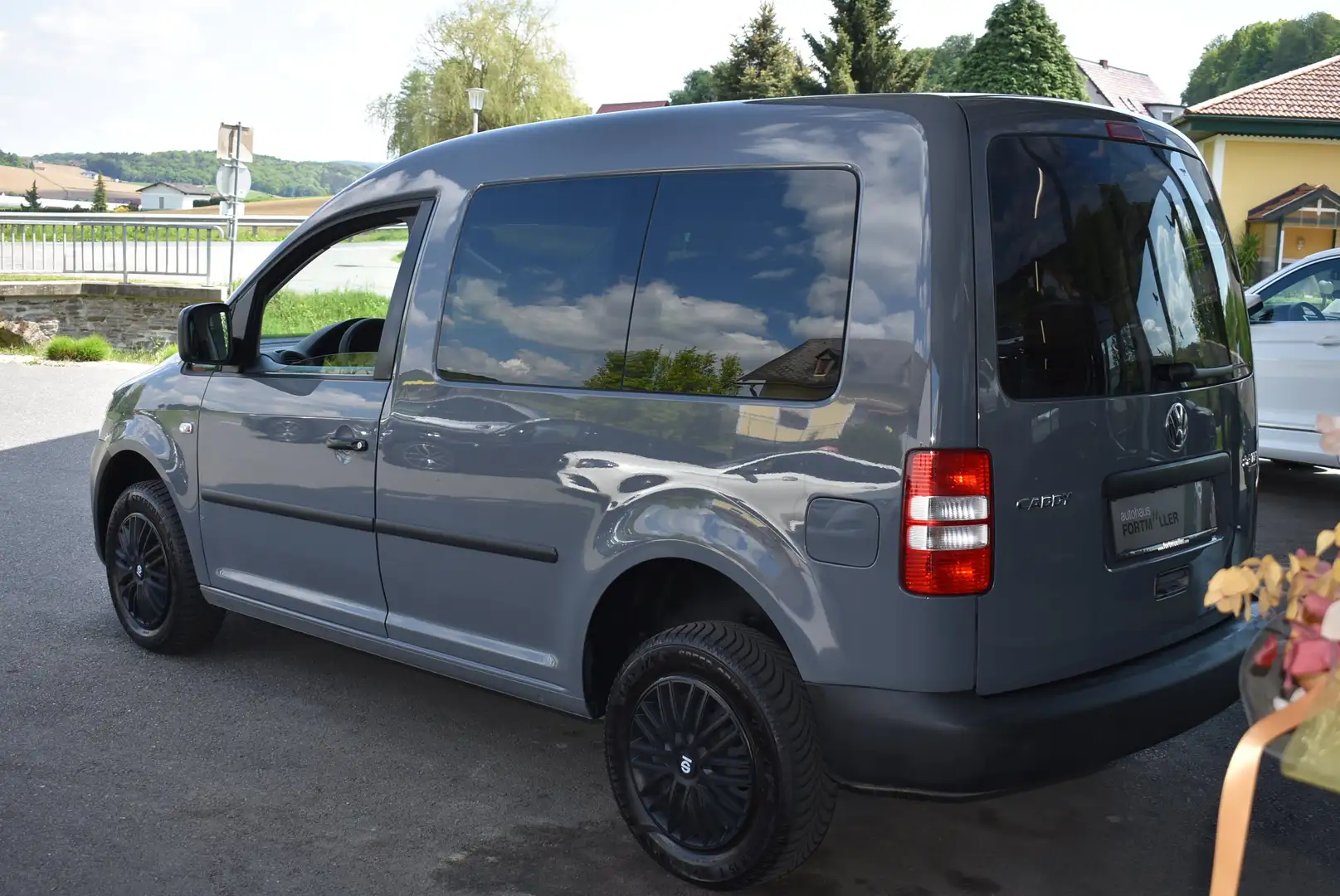 Vehicle image, number 6
