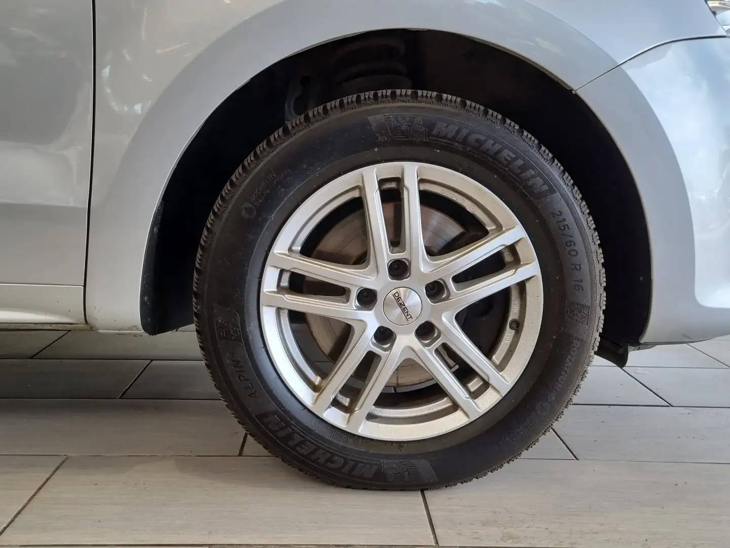 Vehicle image, number 6