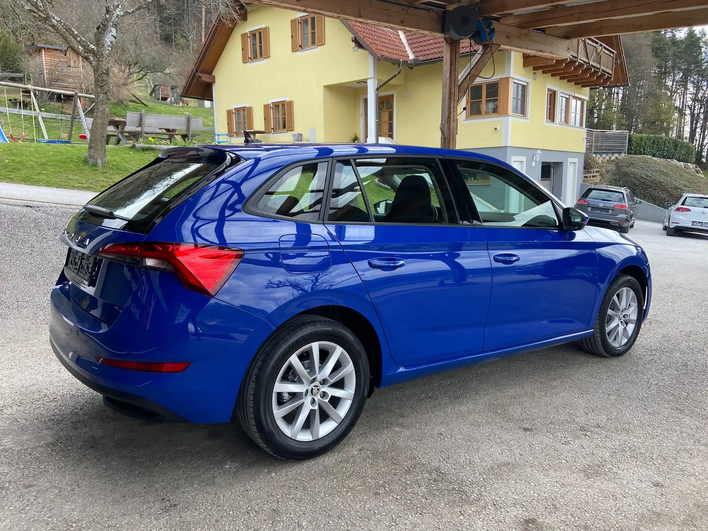 Vehicle image, number 4