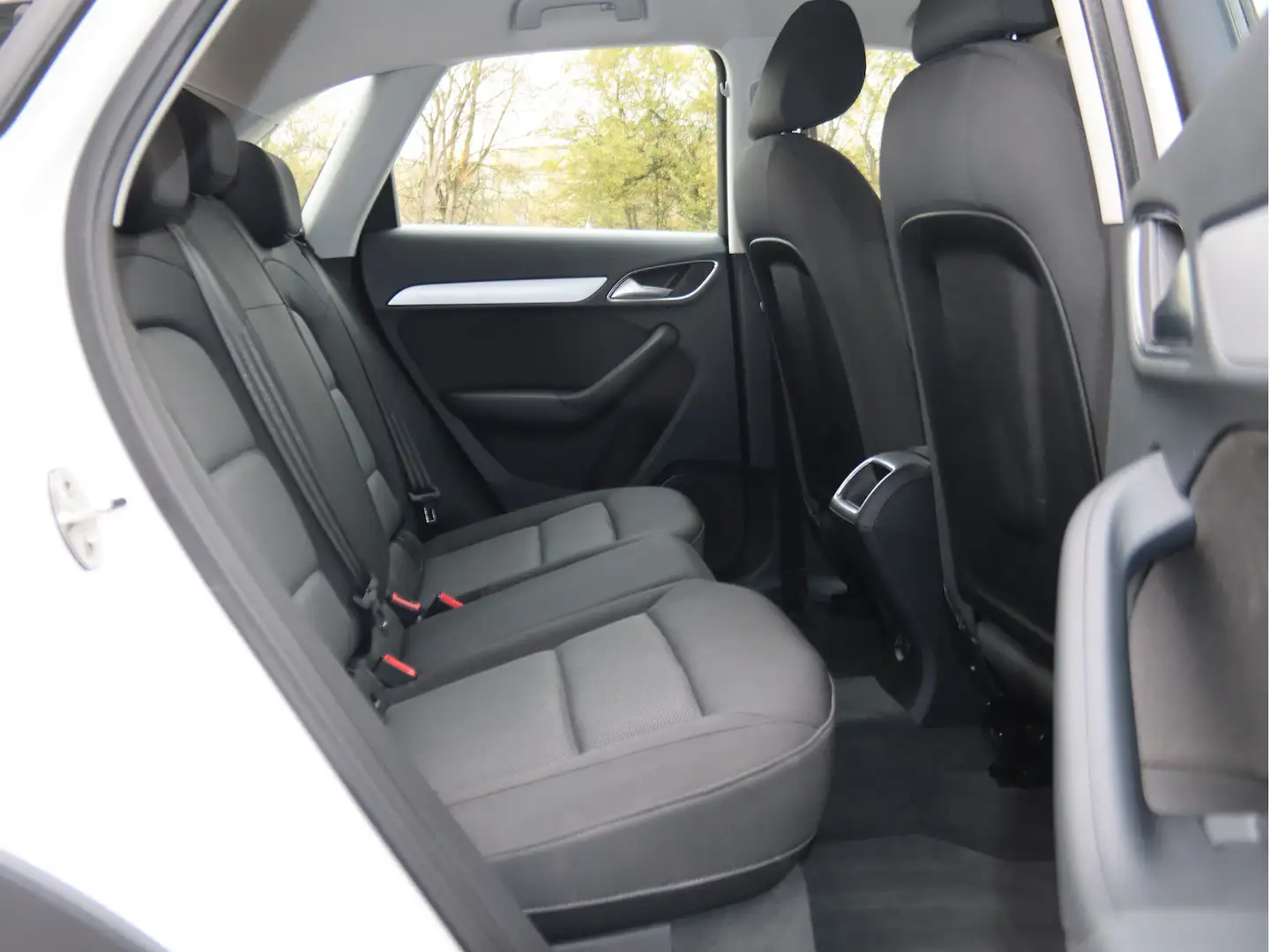 Vehicle image, number 8