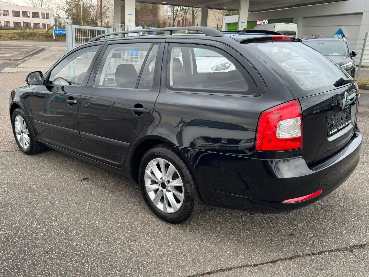 Vehicle image, number 4