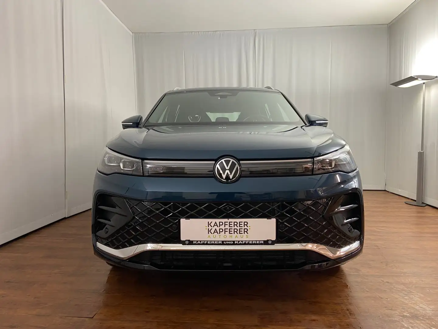 Vehicle image, number 6
